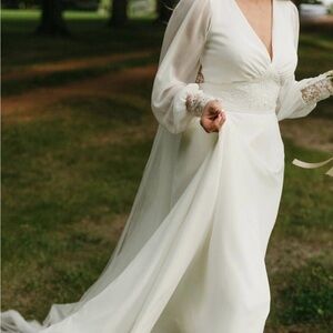 Elegant White Long Sleeve Wedding Dress